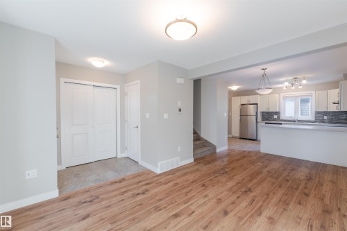 10204 113 Avenue, Edmonton, AB - Indoor Photo Showing Kitchen
