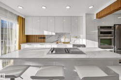 11A MEADOWLARK Village  Edmonton, AB T4R 5X3