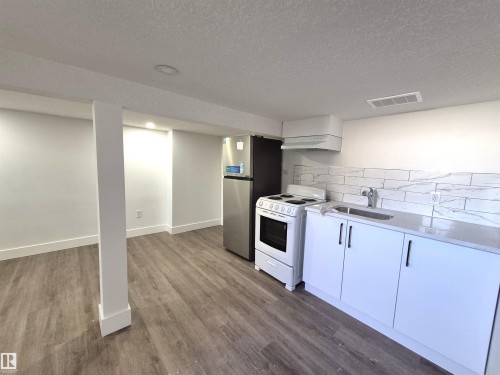 11421 83 Street, Edmonton, AB - Indoor Photo Showing Kitchen