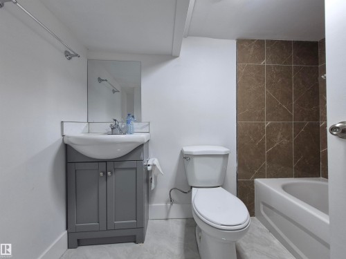 11421 83 Street, Edmonton, AB - Indoor Photo Showing Bathroom