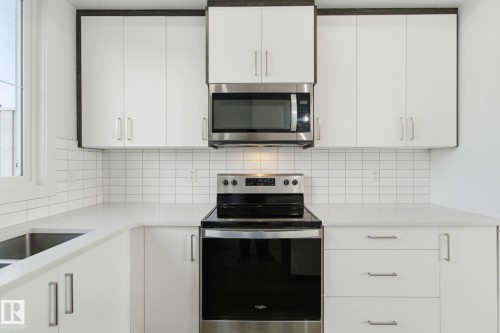 22764 97 Avenue, Edmonton, AB - Indoor Photo Showing Kitchen With Upgraded Kitchen