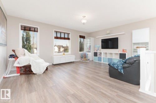 29 Haney Landing, Spruce Grove, AB - Indoor Photo Showing Living Room