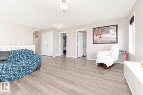 29 Haney Landing, Spruce Grove, AB - Indoor Photo Showing Living Room