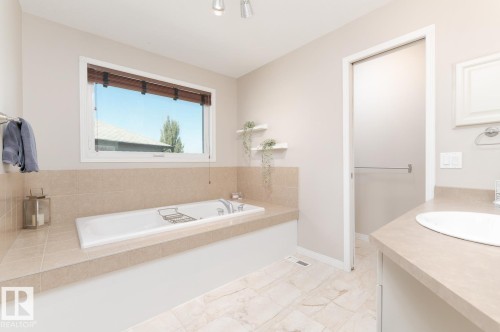 29 Haney Landing, Spruce Grove, AB - Indoor Photo Showing Bathroom