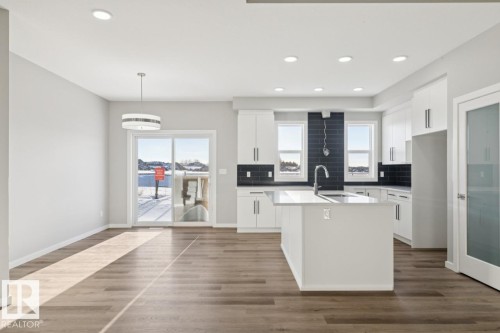 2647 5 Avenue, Edmonton, AB - Indoor Photo Showing Kitchen