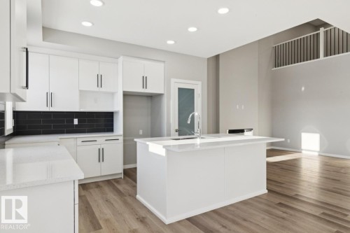 2647 5 Avenue, Edmonton, AB - Indoor Photo Showing Kitchen