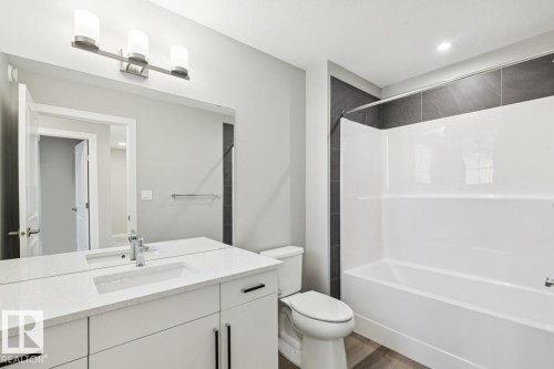 2647 5 Avenue, Edmonton, AB - Indoor Photo Showing Bathroom