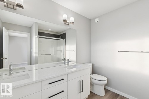 2647 5 Avenue, Edmonton, AB - Indoor Photo Showing Bathroom