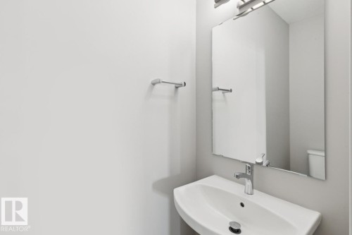 2647 5 Avenue, Edmonton, AB - Indoor Photo Showing Bathroom