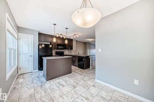 46 4029 Orchards Drive, Edmonton, AB - Indoor Photo Showing Kitchen