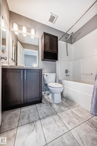 46 4029 Orchards Drive, Edmonton, AB - Indoor Photo Showing Bathroom