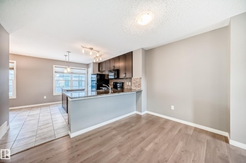 46 4029 Orchards Drive, Edmonton, AB - Indoor Photo Showing Kitchen