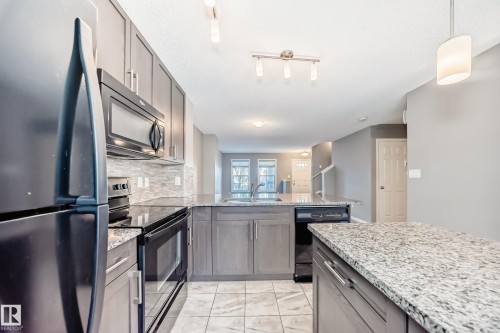 46 4029 Orchards Drive, Edmonton, AB - Indoor Photo Showing Kitchen With Upgraded Kitchen
