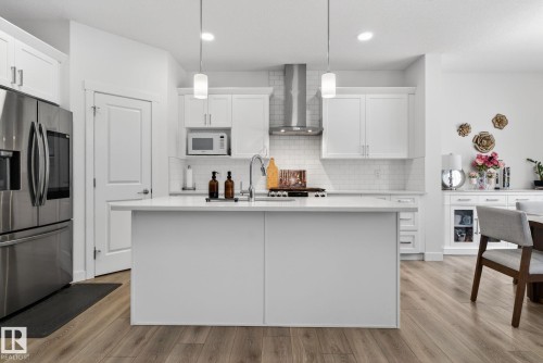 7344 177 Avenue, Edmonton, AB - Indoor Photo Showing Kitchen With Upgraded Kitchen