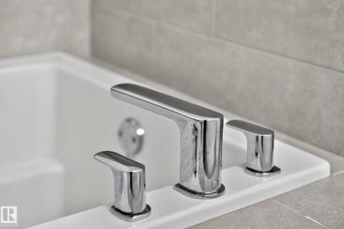 7344 177 Avenue, Edmonton, AB - Indoor Photo Showing Bathroom