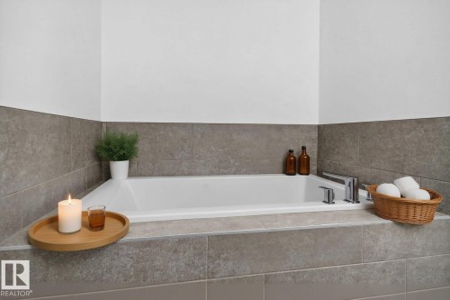 7344 177 Avenue, Edmonton, AB - Indoor Photo Showing Bathroom