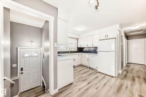 12205 37 Street, Edmonton, AB - Indoor Photo Showing Kitchen