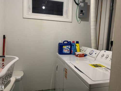 4828 52 Avenue, Viking, AB - Indoor Photo Showing Laundry Room
