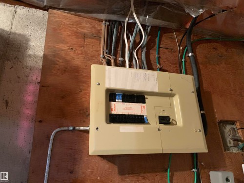 4828 52 Avenue, Viking, AB - Indoor Photo Showing Other Room