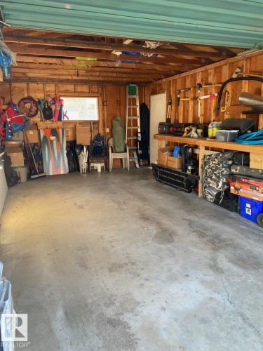 4828 52 Avenue, Viking, AB - Indoor Photo Showing Garage