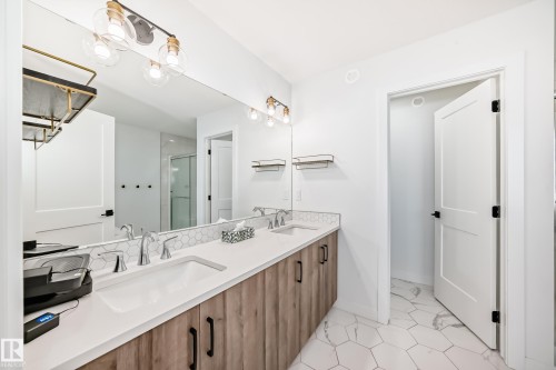 9219 183 Avenue, Edmonton, AB - Indoor Photo Showing Bathroom
