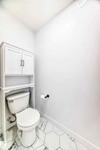 9219 183 Avenue, Edmonton, AB - Indoor Photo Showing Bathroom