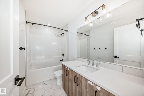 9219 183 Avenue, Edmonton, AB - Indoor Photo Showing Bathroom