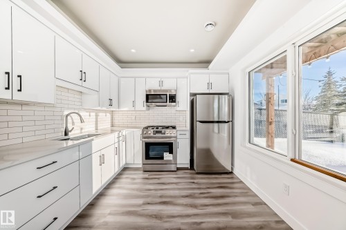 9219 183 Avenue, Edmonton, AB - Indoor Photo Showing Kitchen With Upgraded Kitchen