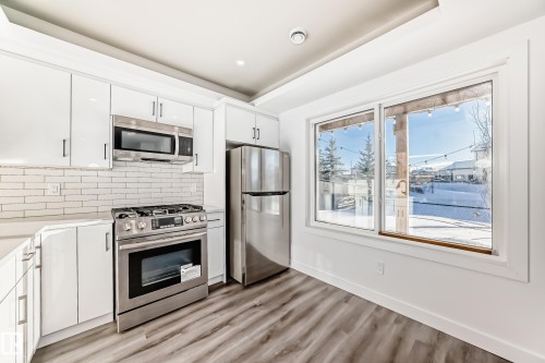 9219 183 Avenue, Edmonton, AB - Indoor Photo Showing Kitchen