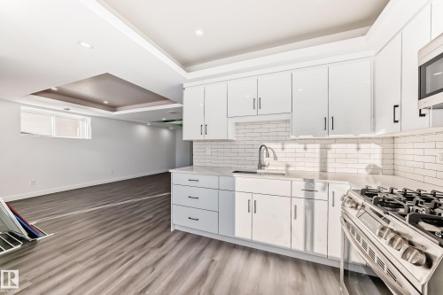 9219 183 Avenue, Edmonton, AB - Indoor Photo Showing Kitchen With Upgraded Kitchen