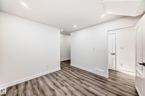 9219 183 Avenue, Edmonton, AB - Indoor Photo Showing Other Room