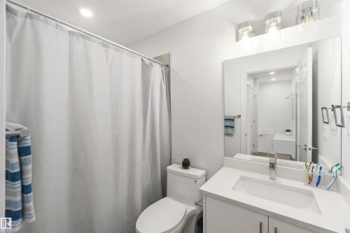 22778 97 Avenue, Edmonton, AB - Indoor Photo Showing Bathroom