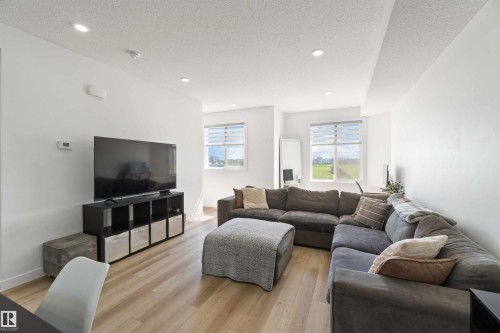 22778 97 Avenue, Edmonton, AB - Indoor Photo Showing Living Room