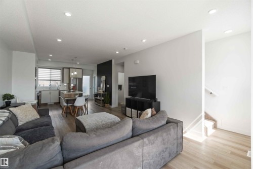 22778 97 Avenue, Edmonton, AB - Indoor Photo Showing Living Room