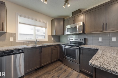 1438 Watt Drive, Edmonton, AB - Indoor Photo Showing Kitchen With Upgraded Kitchen