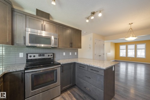 1438 Watt Drive, Edmonton, AB - Indoor Photo Showing Kitchen With Upgraded Kitchen