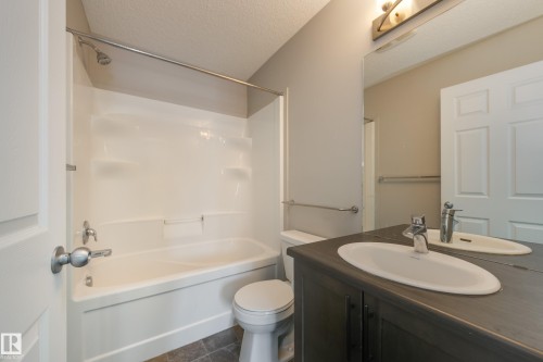 1438 Watt Drive, Edmonton, AB - Indoor Photo Showing Bathroom