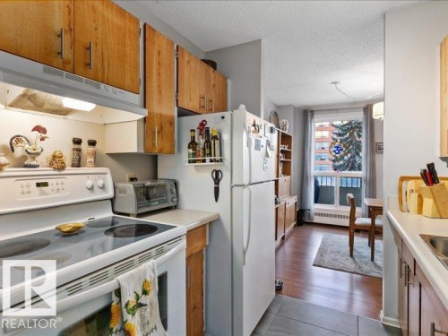 409 10175 114 Street, Edmonton, AB - Indoor Photo Showing Kitchen