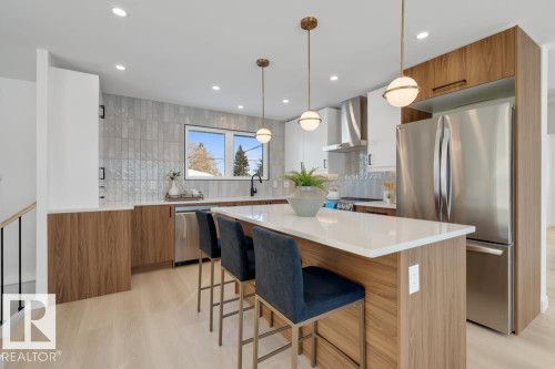 6408 88 Avenue, Edmonton, AB - Indoor Photo Showing Kitchen With Upgraded Kitchen