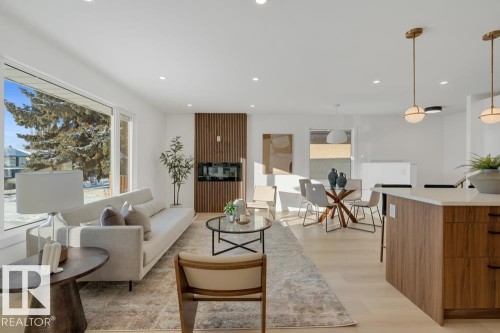 6408 88 Avenue, Edmonton, AB - Indoor Photo Showing Living Room