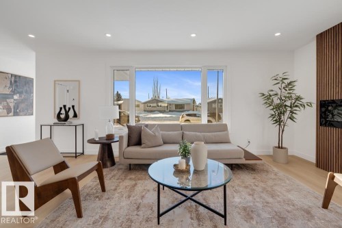 6408 88 Avenue, Edmonton, AB - Indoor Photo Showing Living Room