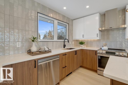 6408 88 Avenue, Edmonton, AB - Indoor Photo Showing Kitchen