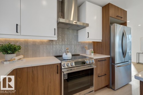 6408 88 Avenue, Edmonton, AB - Indoor Photo Showing Kitchen