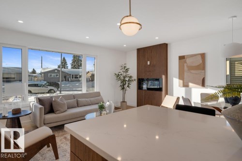 6408 88 Avenue, Edmonton, AB - Indoor Photo Showing Living Room