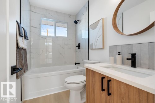 6408 88 Avenue, Edmonton, AB - Indoor Photo Showing Bathroom