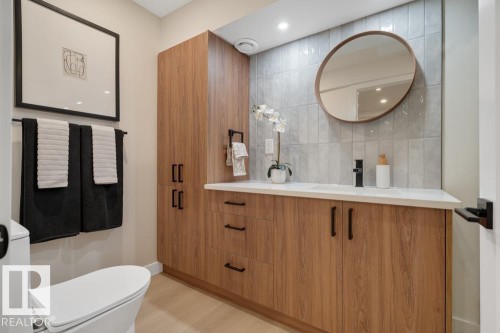 6408 88 Avenue, Edmonton, AB - Indoor Photo Showing Bathroom