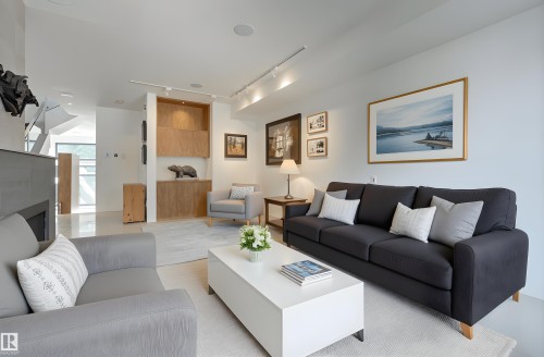 50 Sylvancroft Lane, Edmonton, AB - Indoor Photo Showing Living Room