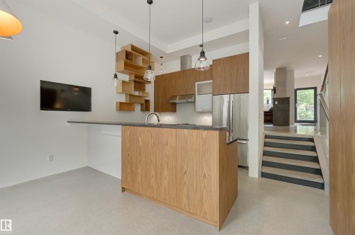 50 Sylvancroft Lane, Edmonton, AB - Indoor Photo Showing Kitchen
