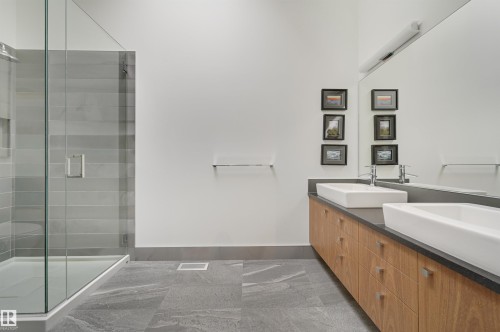 50 Sylvancroft Lane, Edmonton, AB - Indoor Photo Showing Bathroom