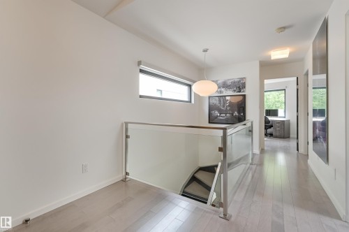 50 Sylvancroft Lane, Edmonton, AB - Indoor Photo Showing Bathroom